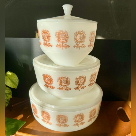 Federal Glass Connoisseur sunflower bake and serve casseroles w/ lids - Picture 1 of 13